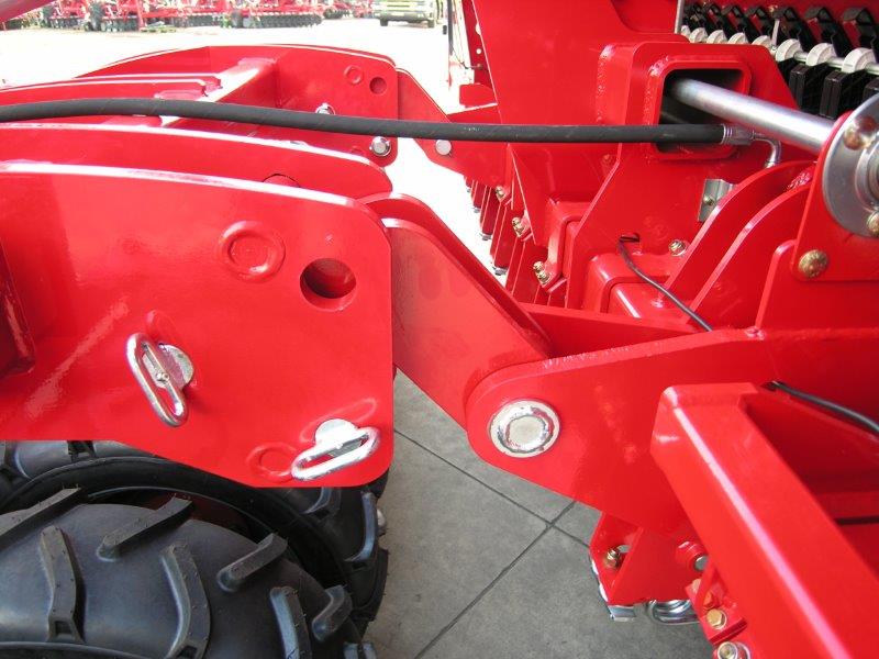 AMBER 3000 połączenie agregatu z siewnikiem